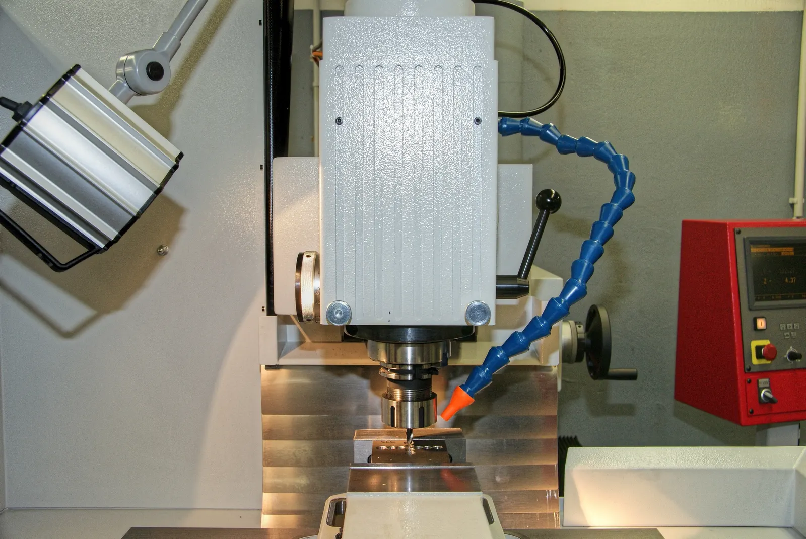 Precision CNC machining operation for batch parts